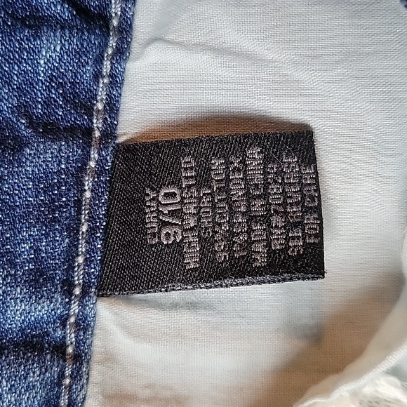 Rue 21 Curvy Distressed Shorts Size 9/10 - Picture 5 of 9